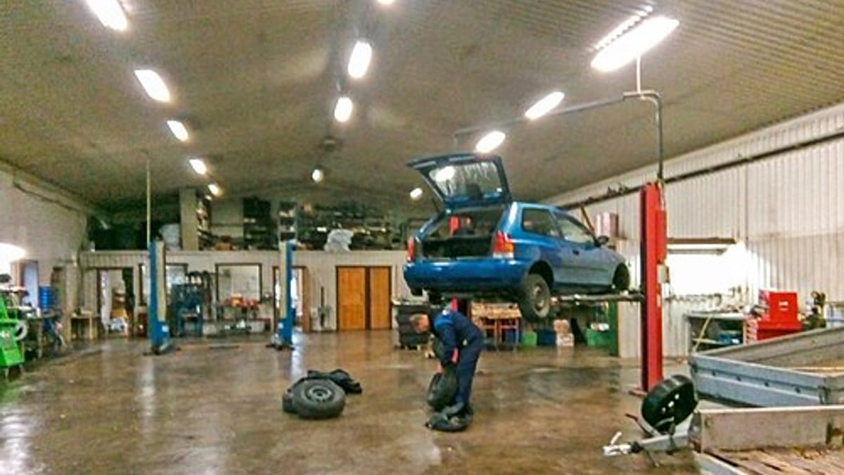Automobile Workshop Service Software: Job Cards, Estimates, Parts and Customer Updates