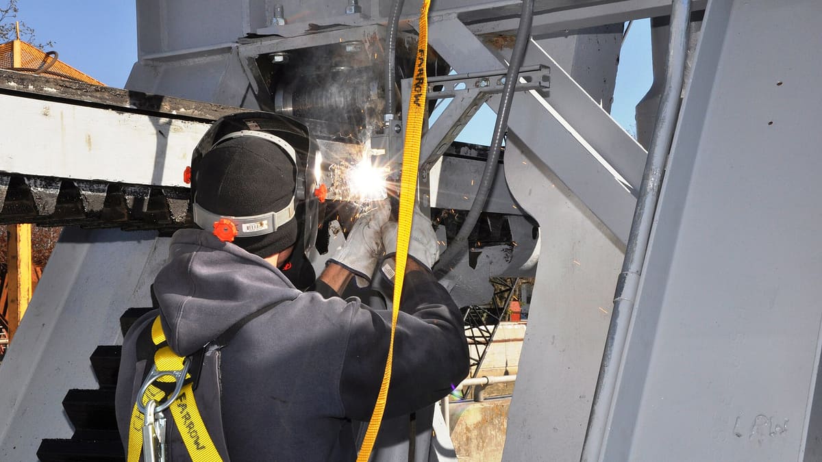 How to Calculate MTTR and MTBF: Maintenance Metrics Explained with Examples